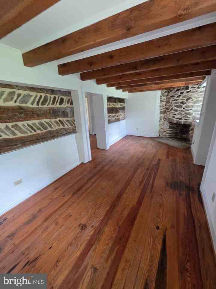 2565 Crenshaw Rd - Photo 2 of 14