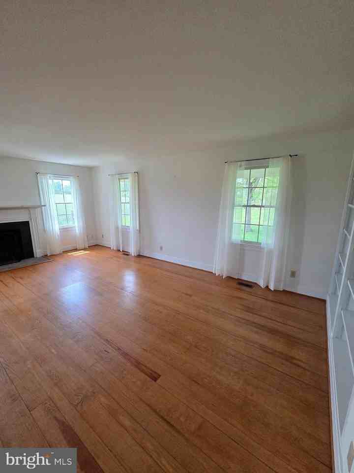 2565 Crenshaw Rd - Photo 3 of 14