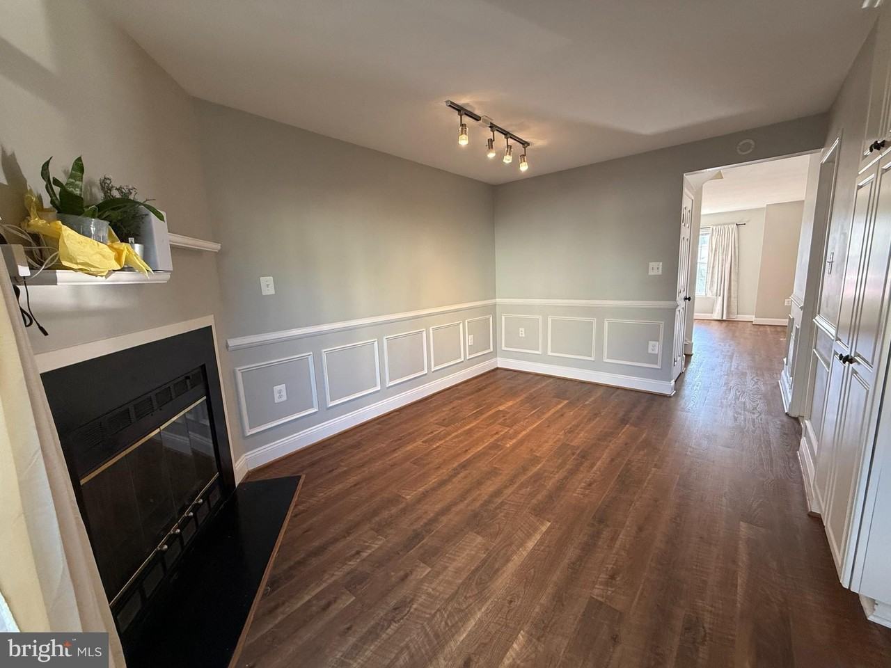 8702 Village Green Ct - Photo 3 of 14