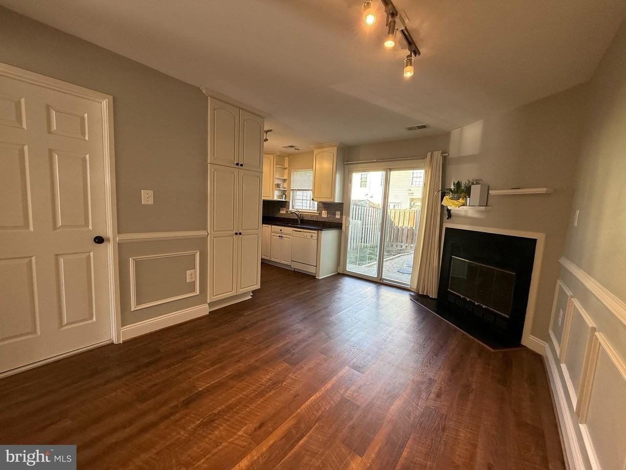 8702 Village Green Ct - Photo 4 of 14