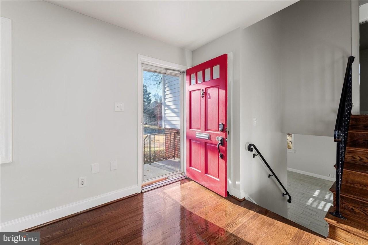 7114 Xavier Ct - Photo 4 of 50