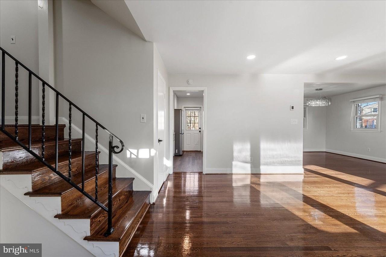 7114 Xavier Ct - Photo 5 of 50