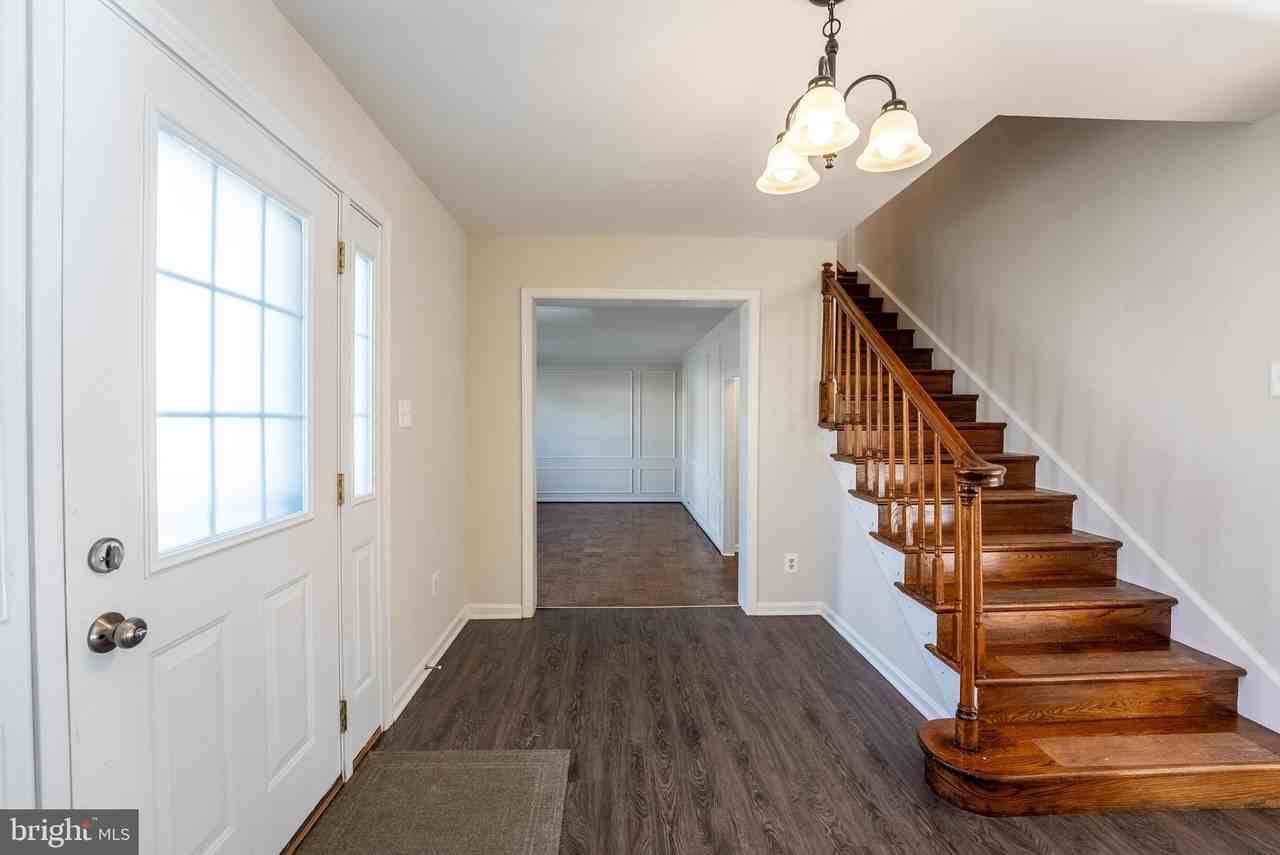 8209 Mockingbird Dr - Photo 2 of 22