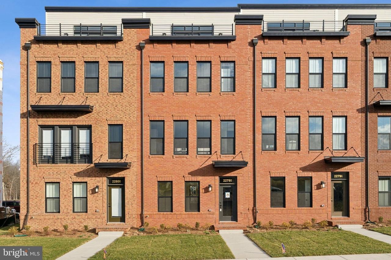 22798 Tawny Pine Sq - Photo 3 of 25