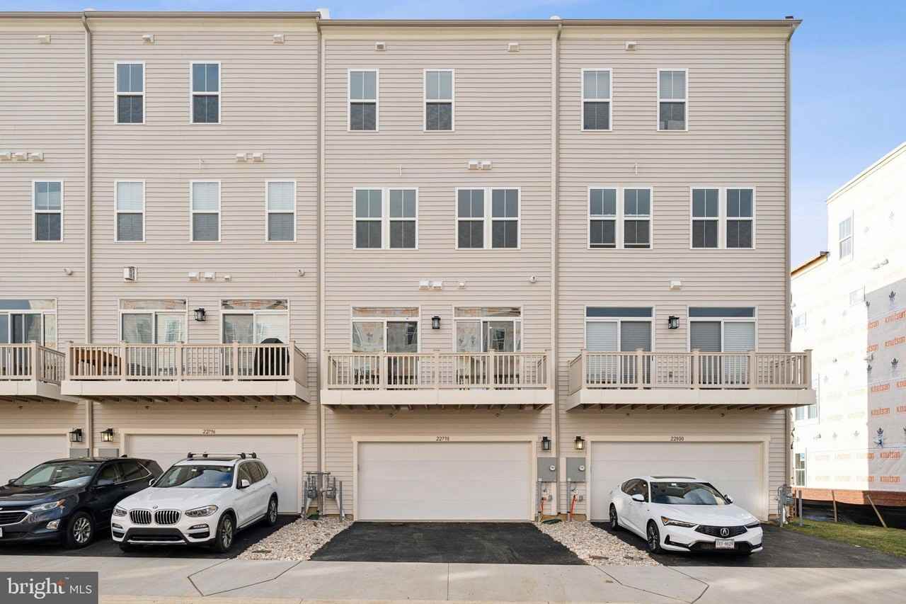 22798 Tawny Pine Sq - Photo 4 of 25