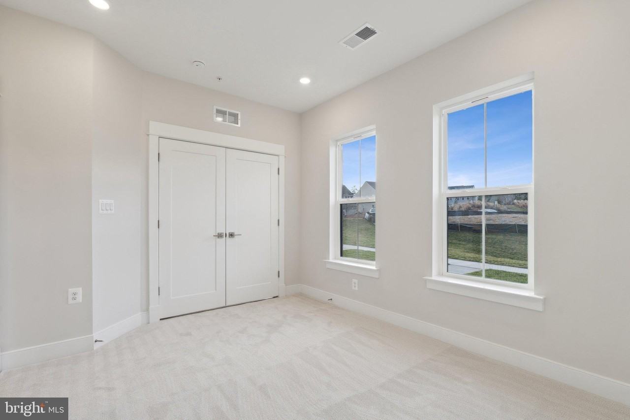 22798 Tawny Pine Sq - Photo 7 of 25