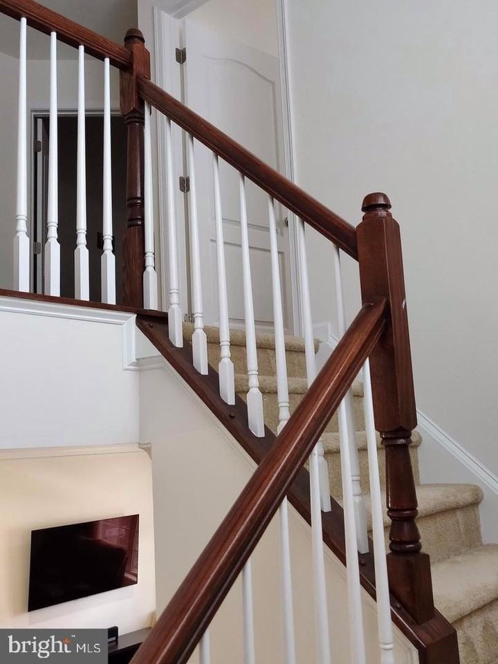 42891 Edgegrove Heights Ter - Photo 4 of 27