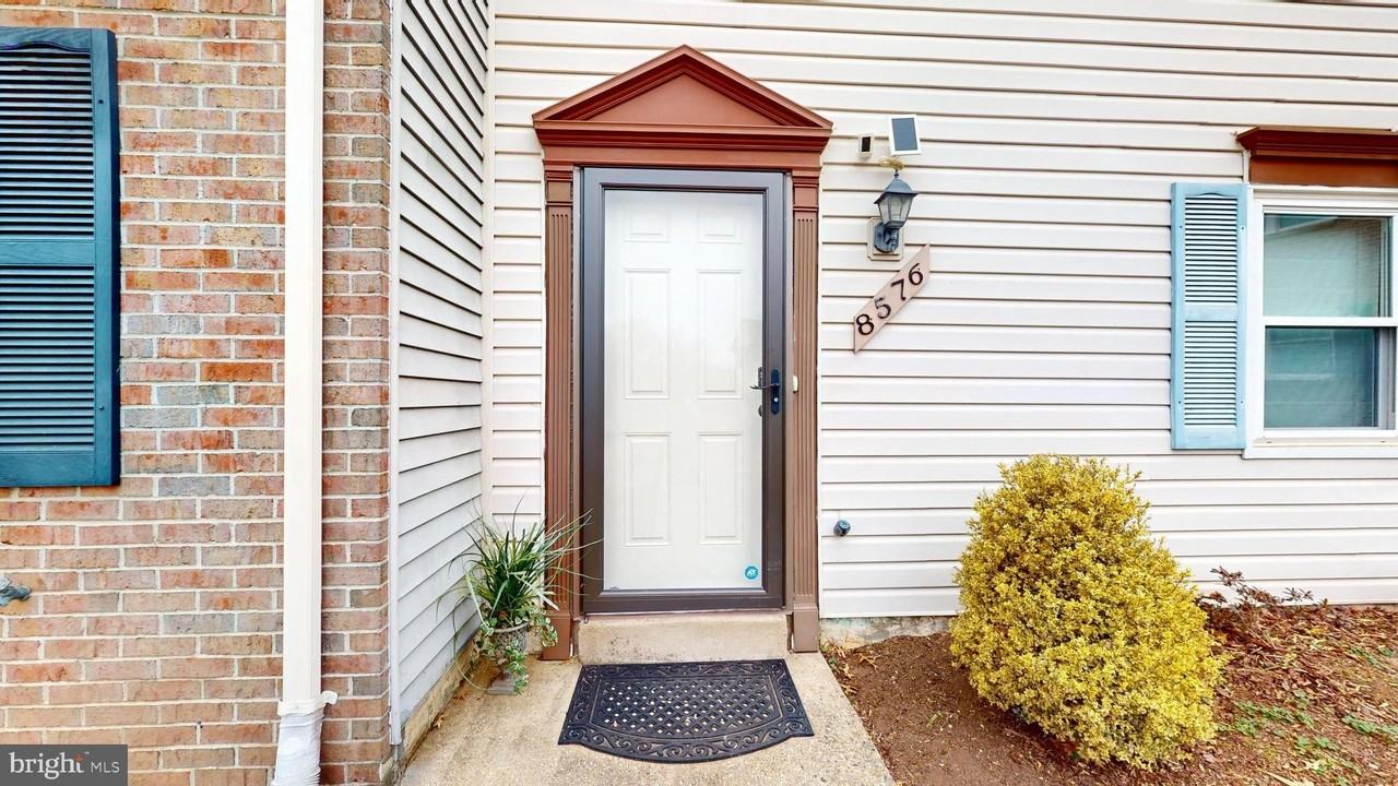 8576 Adamson St - Photo 3 of 25