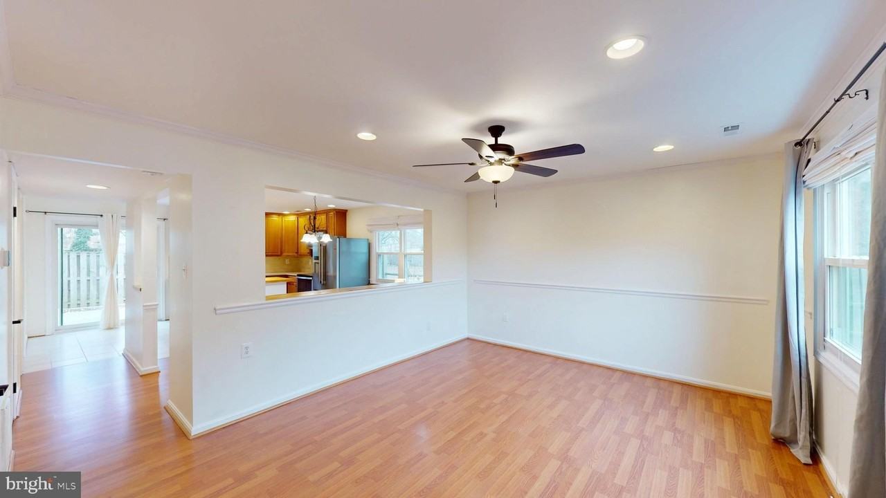 8576 Adamson St - Photo 4 of 25