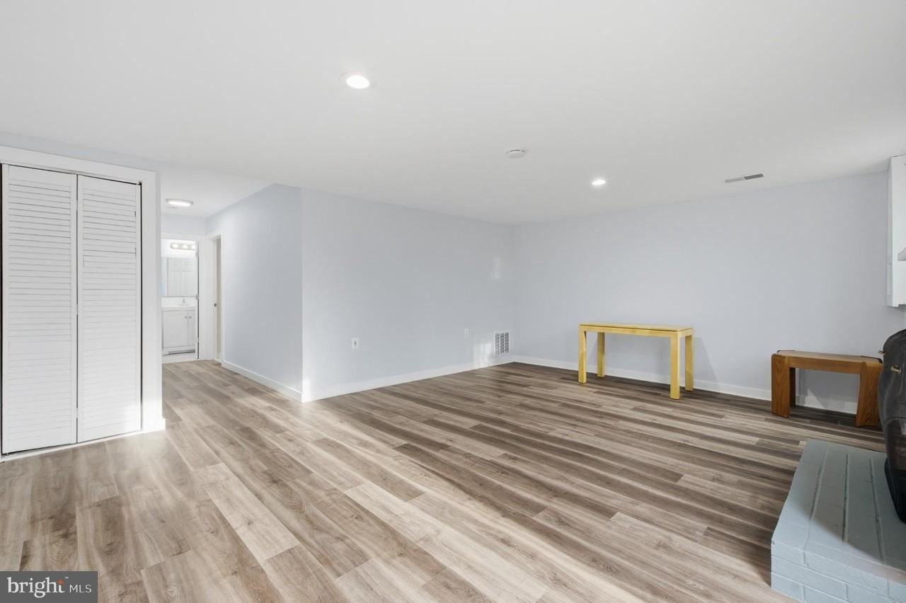 2917 Seminole Rd - Photo 5 of 44