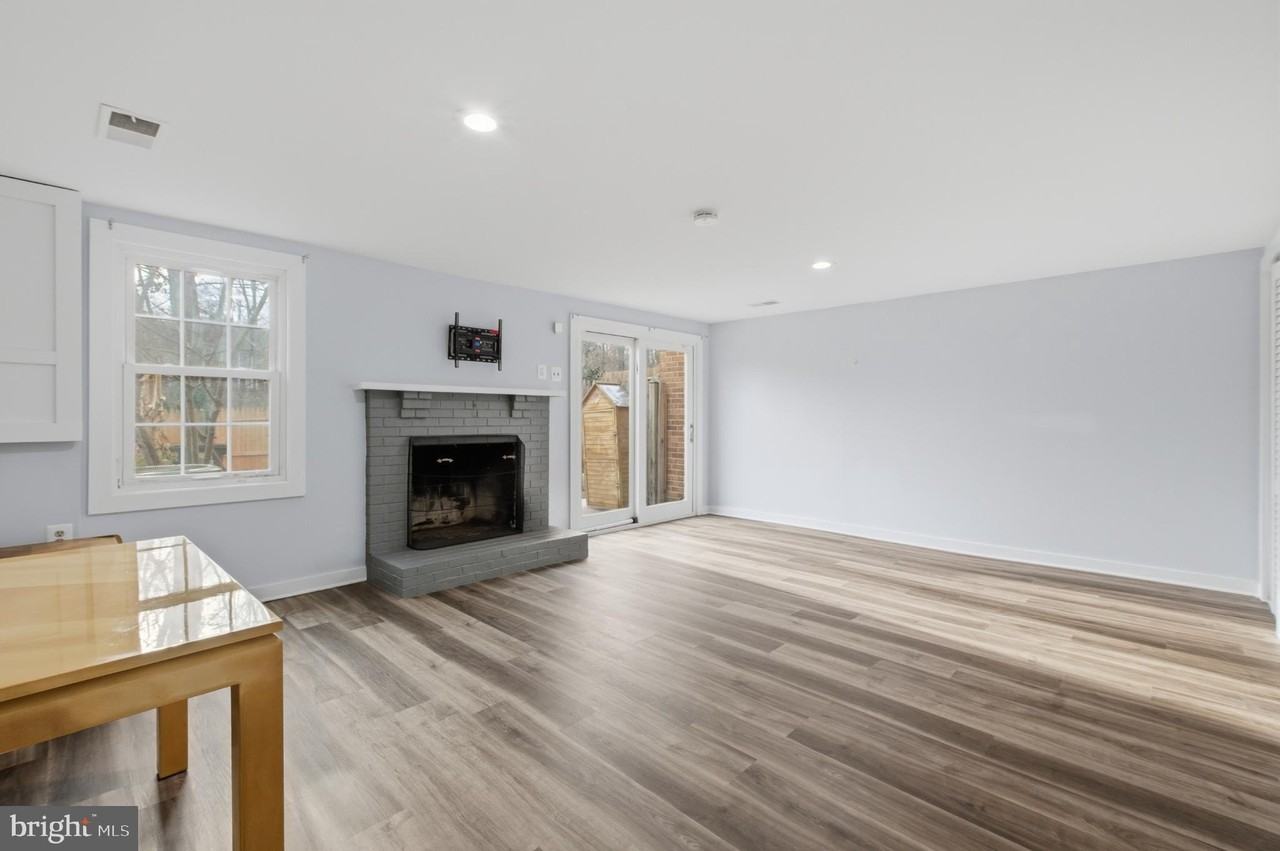 2917 Seminole Rd - Photo 6 of 44