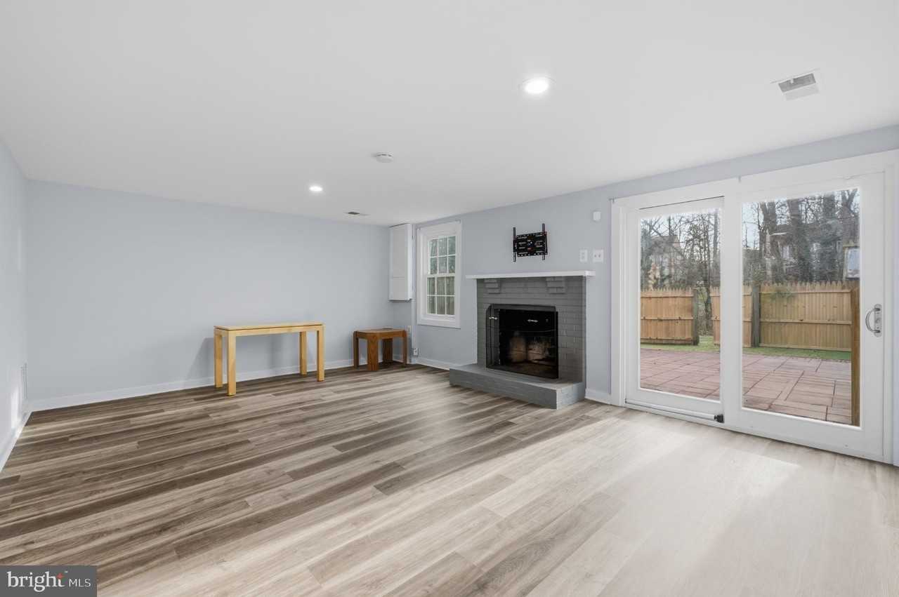 2917 Seminole Rd - Photo 7 of 44