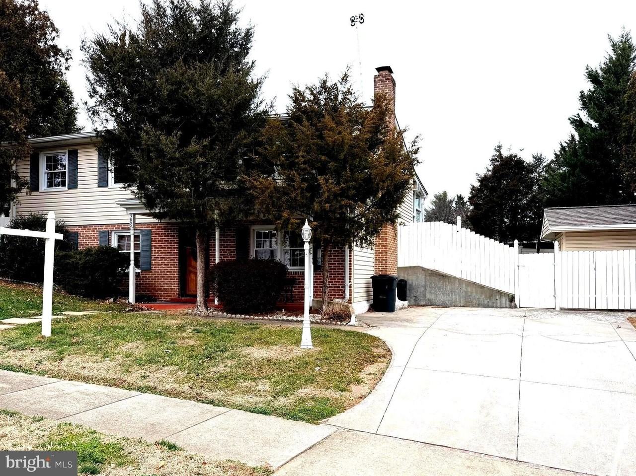 5052 Lakeland Ct - Photo 2 of 23