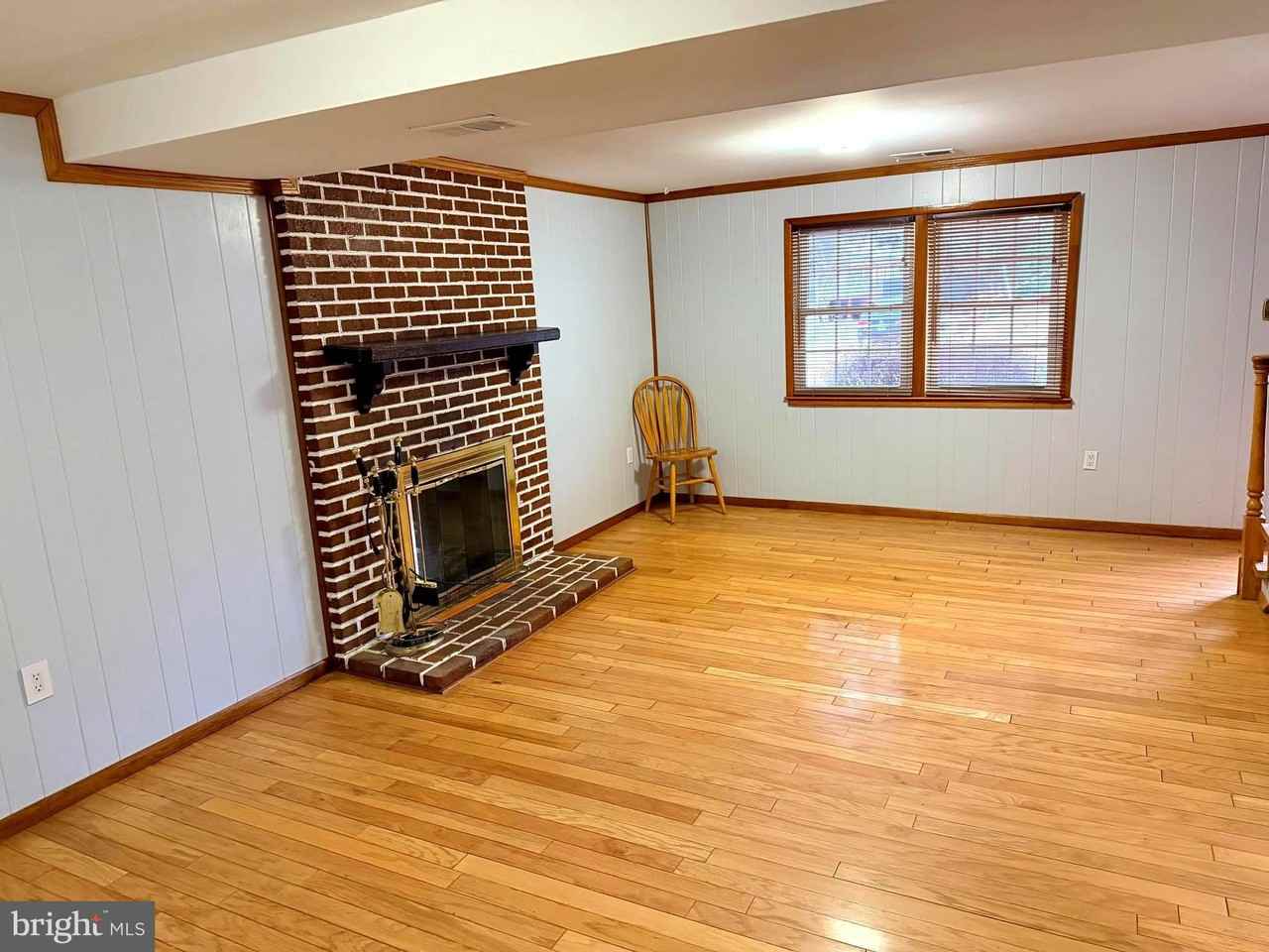 5052 Lakeland Ct - Photo 5 of 23