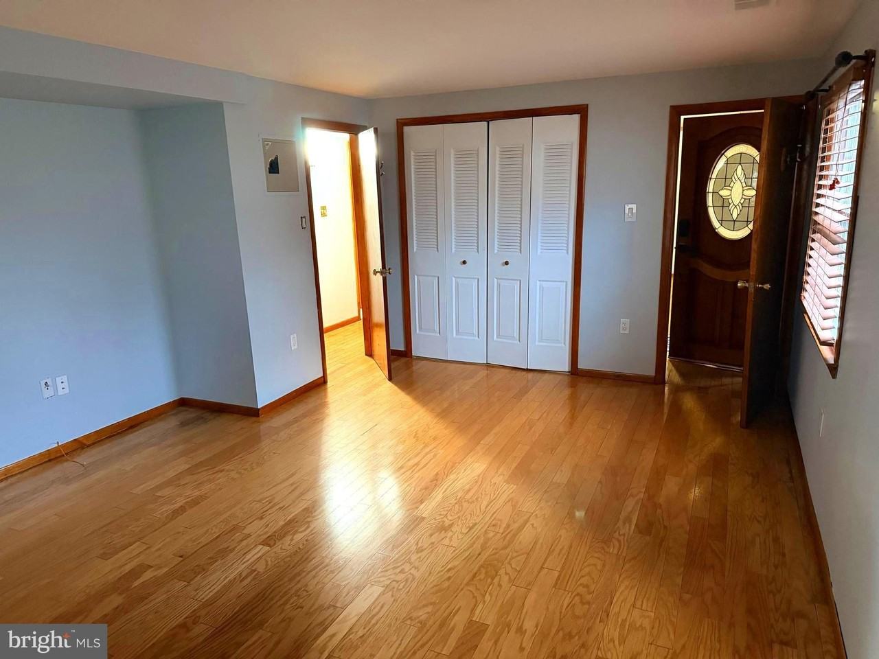 5052 Lakeland Ct - Photo 6 of 23