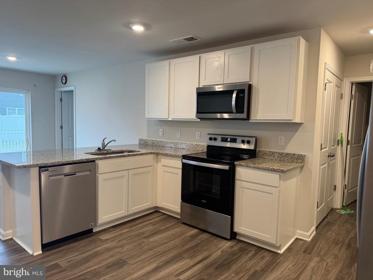 61 Bar Harbor Ter - Photo 5 of 30