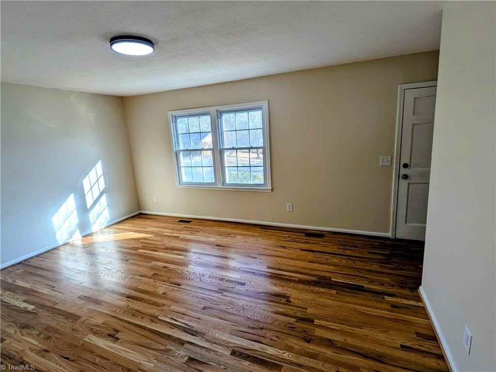 1028 Gales Ave - Photo 2 of 19