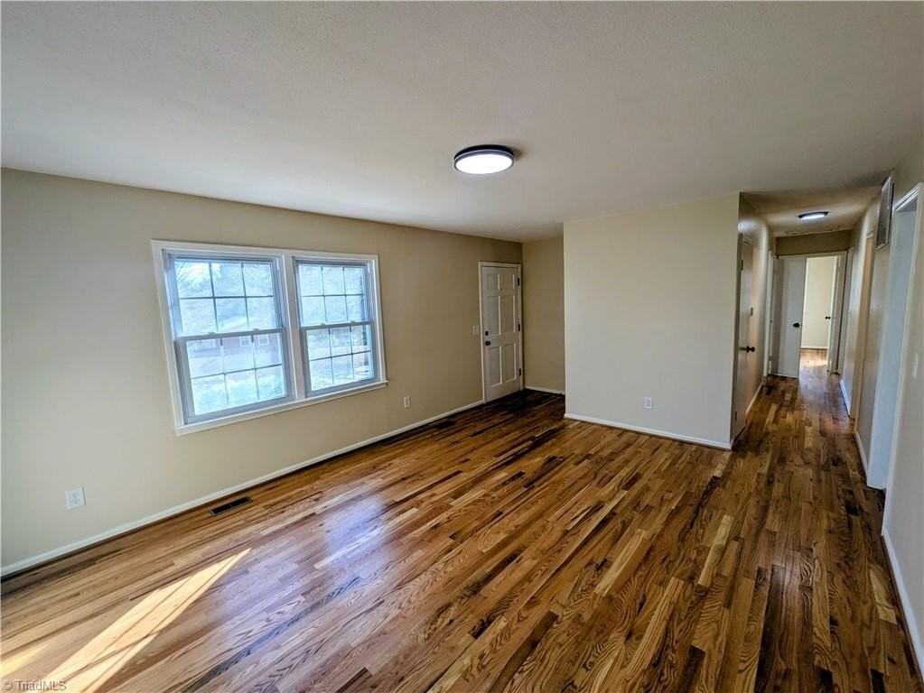 1028 Gales Ave - Photo 4 of 19