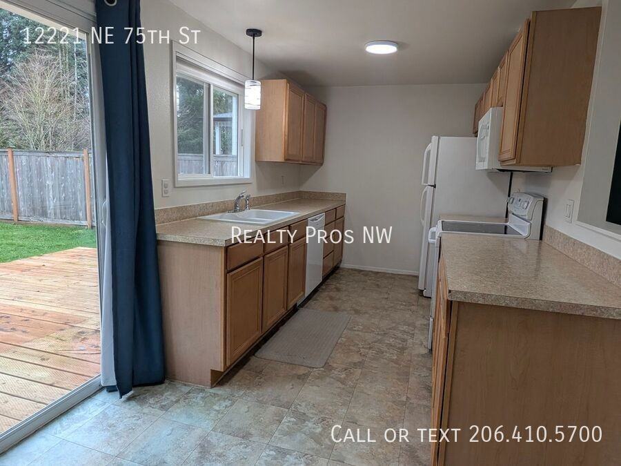 12221 Ne 75th St - Photo 6 of 15