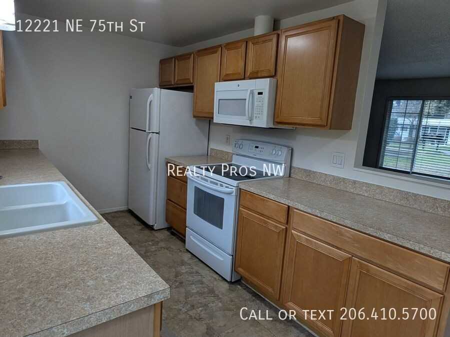 12221 Ne 75th St - Photo 7 of 15