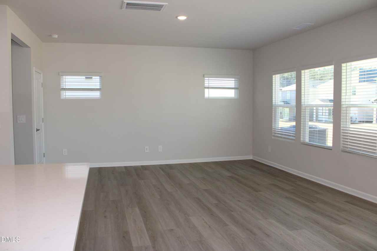 832 Ottawa Dr - Photo 4 of 23