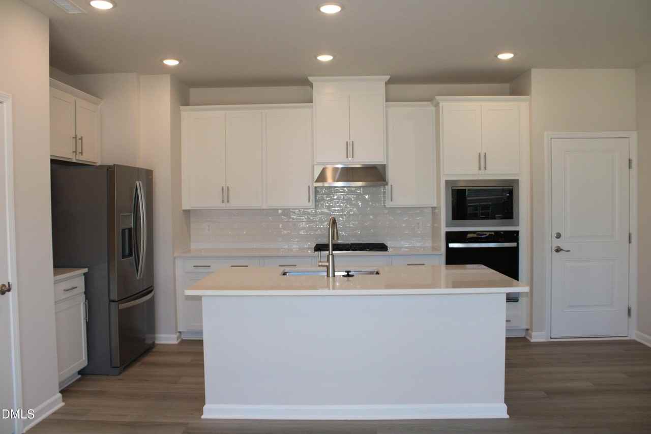 832 Ottawa Dr - Photo 6 of 23