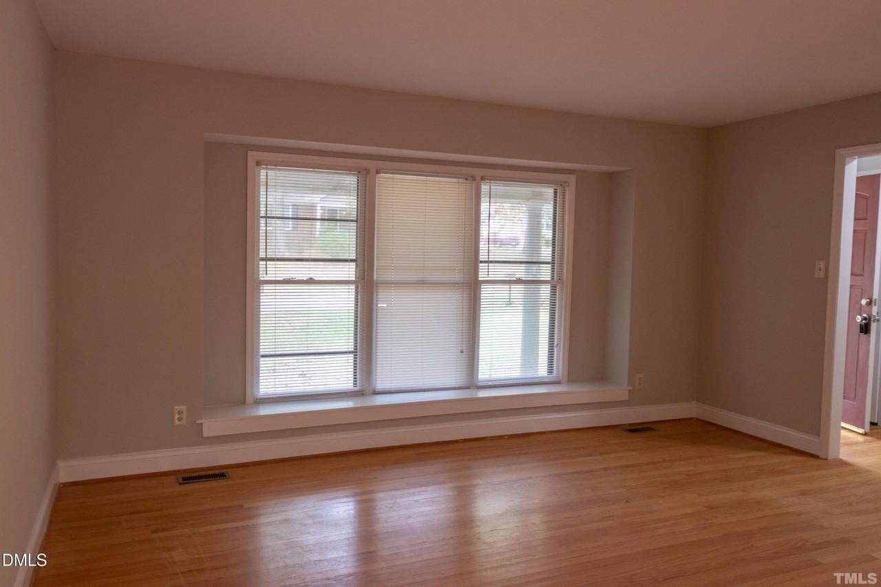 417 Landerwood Ln - Photo 3 of 27