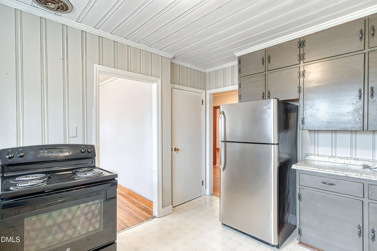 629 E Main St - Photo 7 of 39