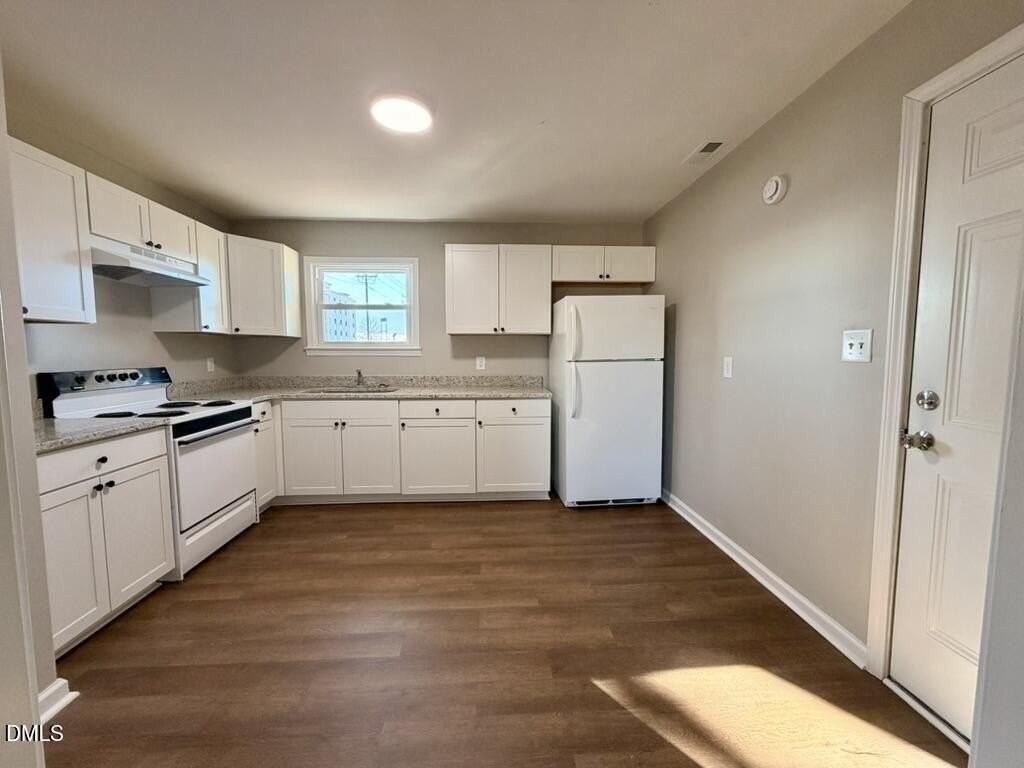 910 E Divine St - Photo 2 of 30