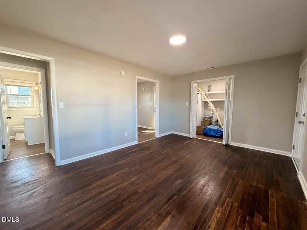 910 E Divine St - Photo 3 of 30