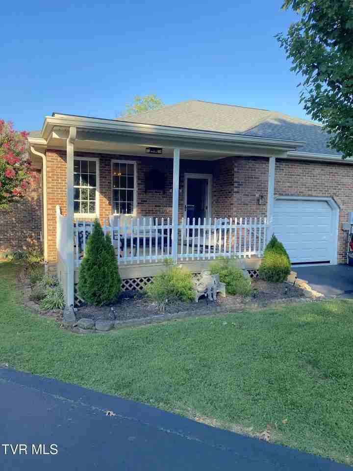 411 Eastley Ct Apt H #H - Photo 2 of 23