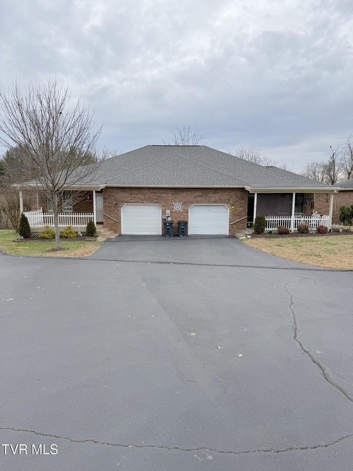 411 Eastley Ct Apt H #H - Photo 4 of 23