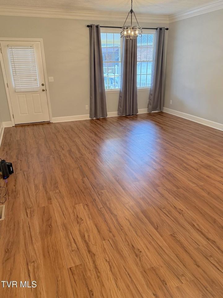 411 Eastley Ct Apt H #H - Photo 5 of 23