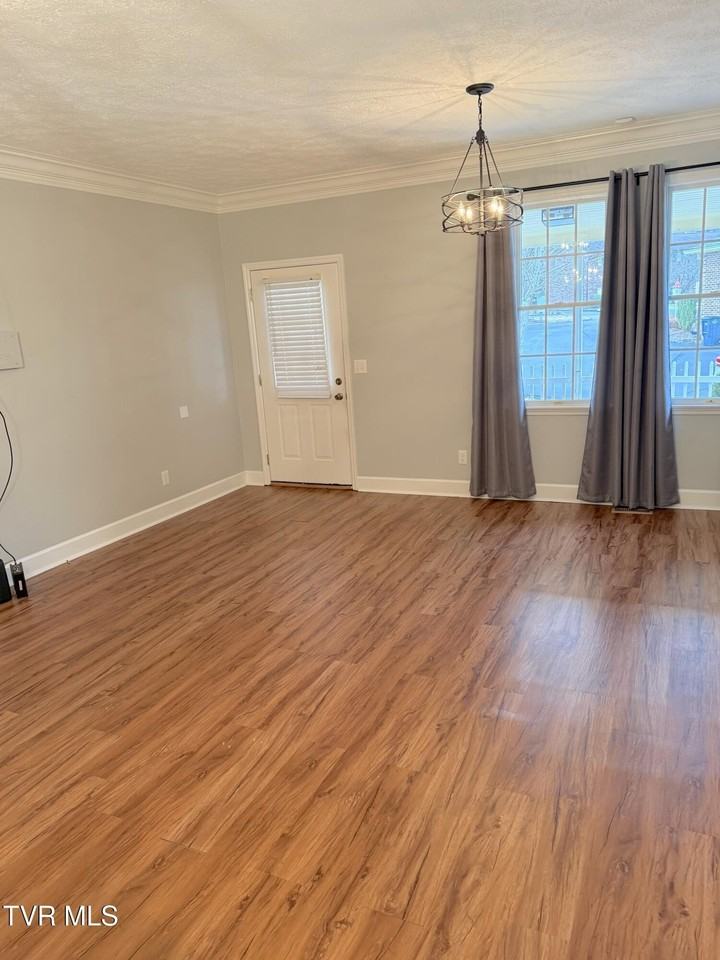 411 Eastley Ct Apt H #H - Photo 6 of 23