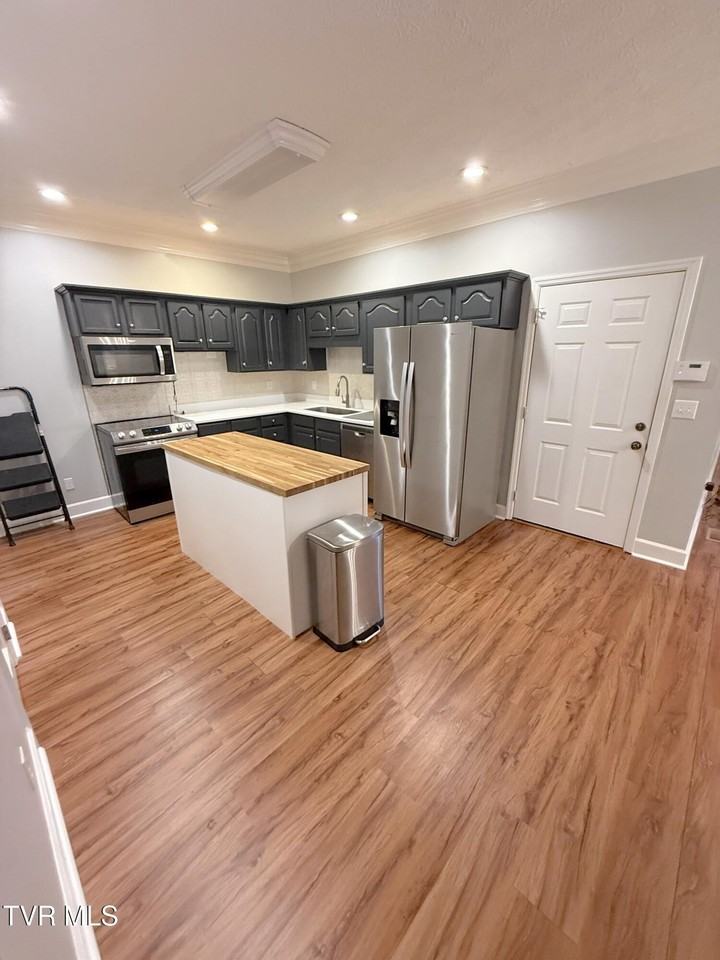 411 Eastley Ct Apt H #H - Photo 7 of 23