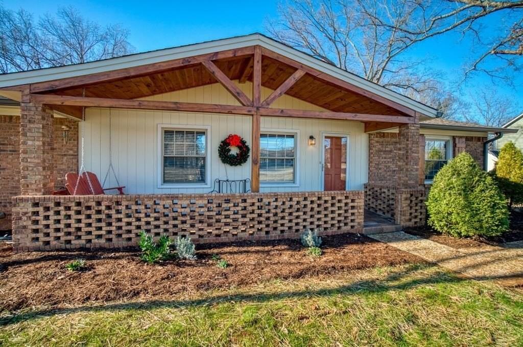 1575 Rosebank Ave - Photo 2 of 9