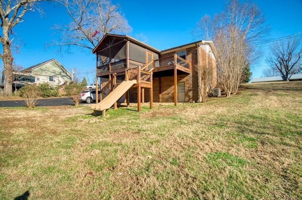 1575 Rosebank Ave - Photo 6 of 9