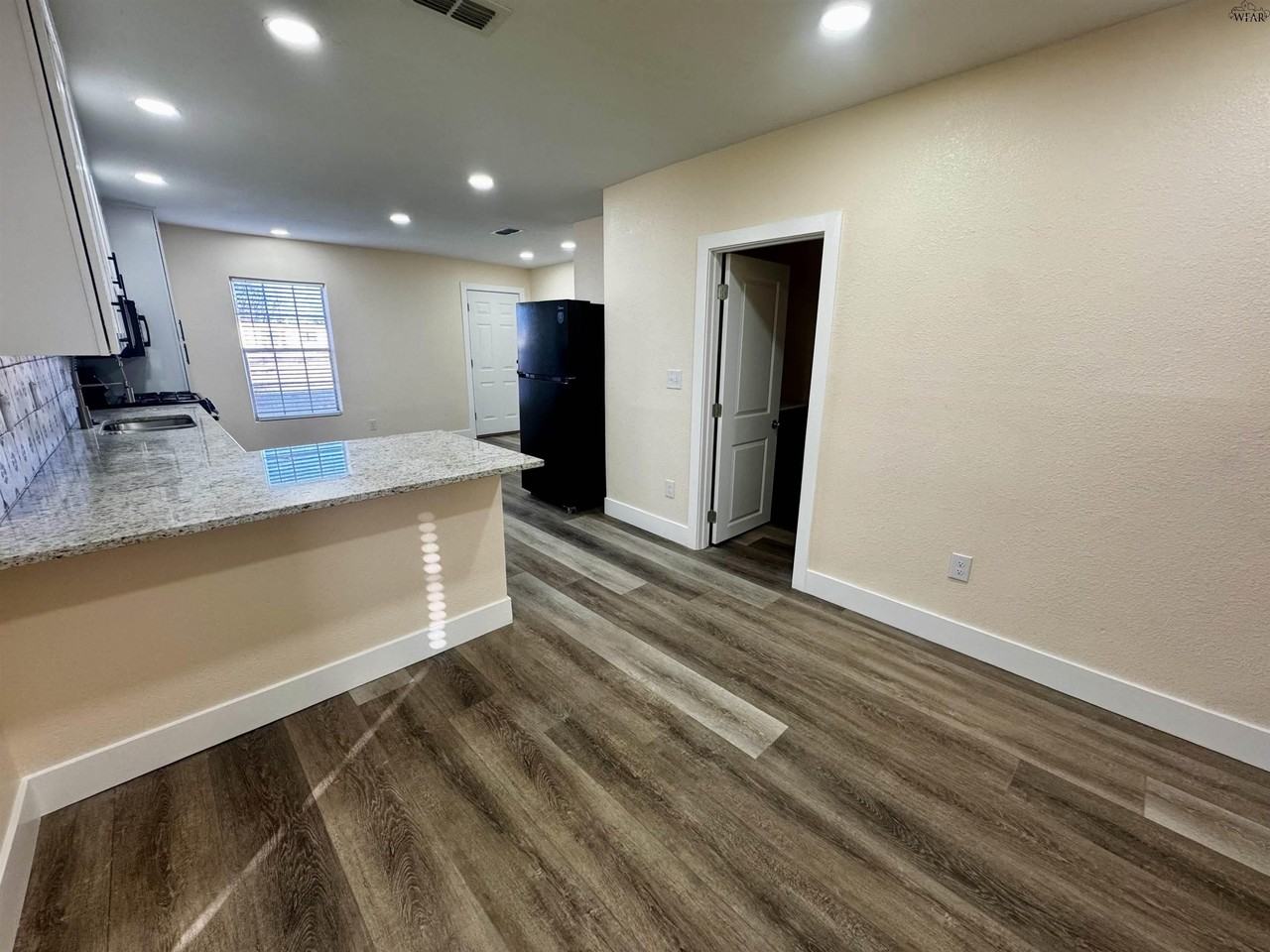 605 E Alameda St - Photo 5 of 18