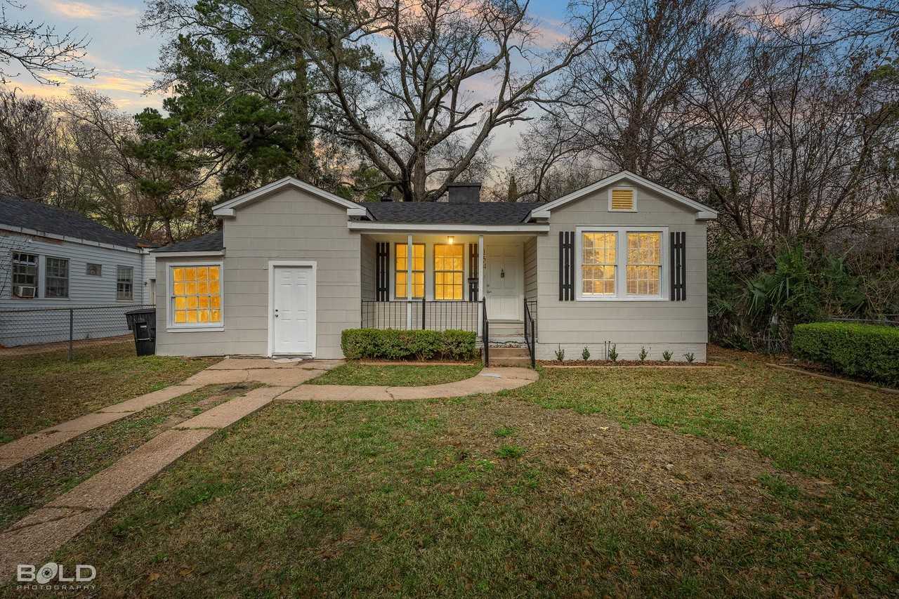 154 E Wyandotte St - Photo 2 of 34