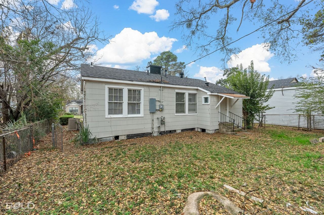 154 E Wyandotte St - Photo 3 of 34