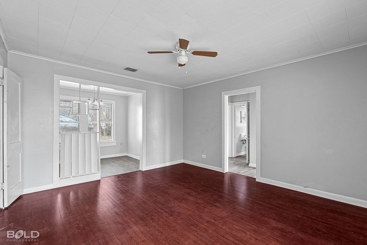 154 E Wyandotte St - Photo 7 of 34