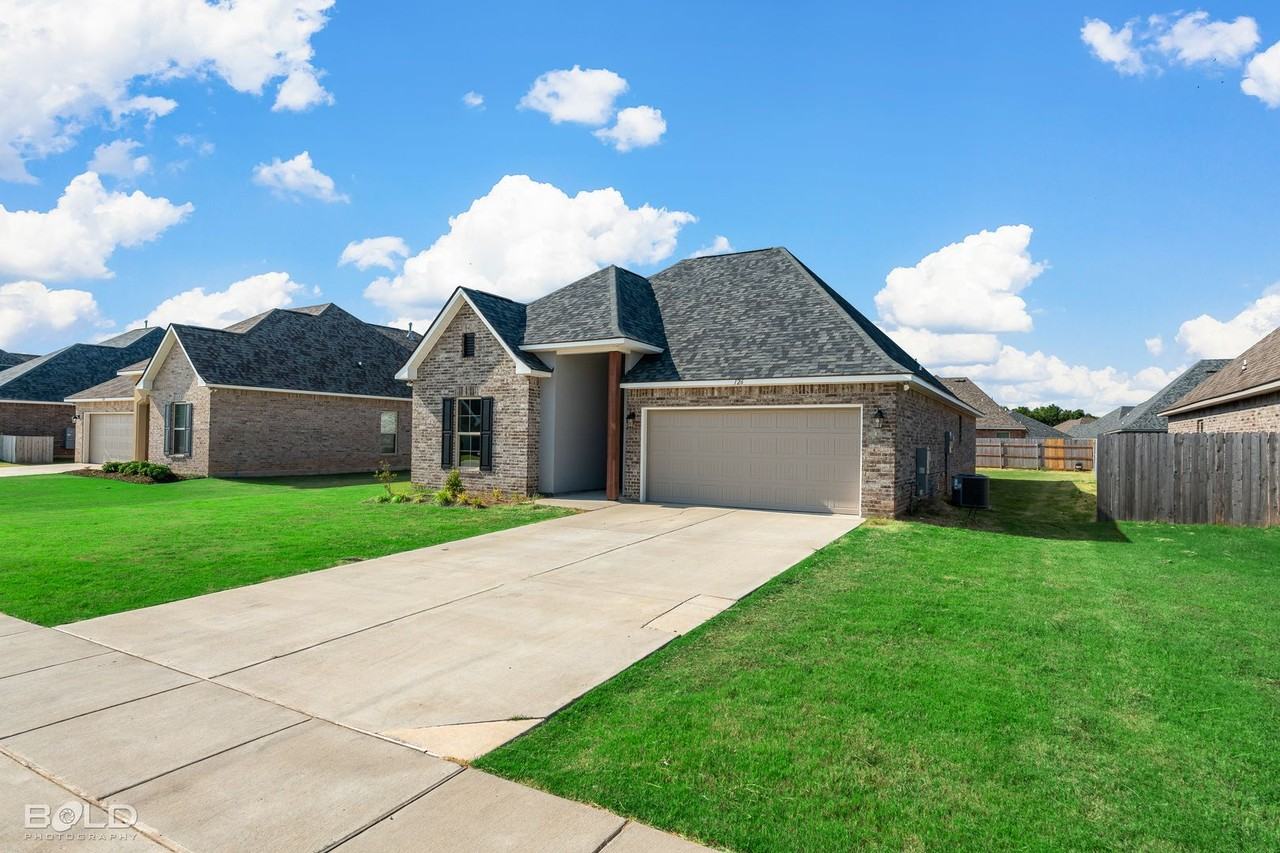 126 Saint Edmunds Way - Photo 5 of 37