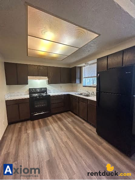 674 W Cedar St #2 - Photo 4 of 17