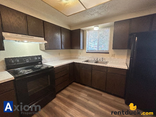 674 W Cedar St #2 - Photo 5 of 17