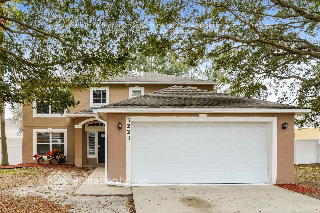 3223 Scenic Woods Dr