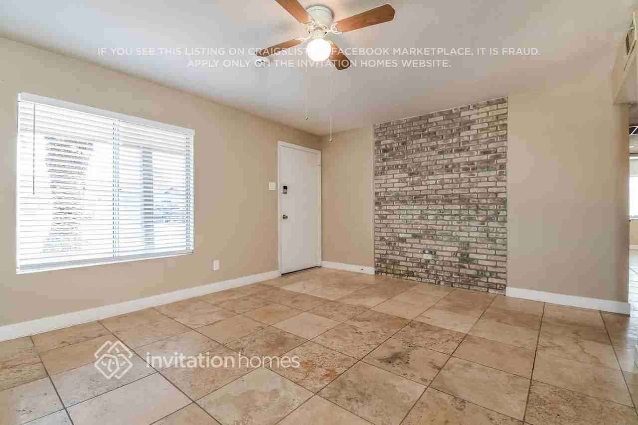 4134 N 86th Ave - Photo 4 of 17