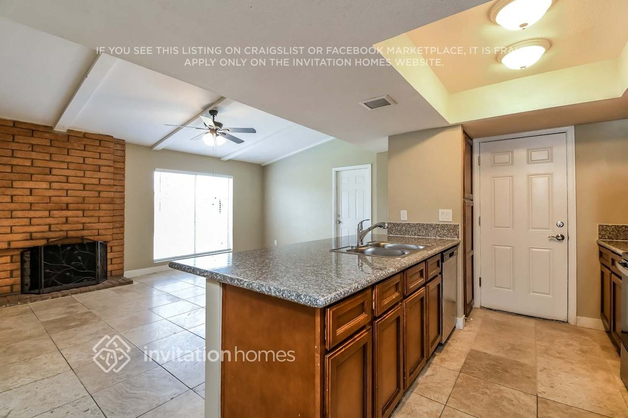 4134 N 86th Ave - Photo 5 of 17