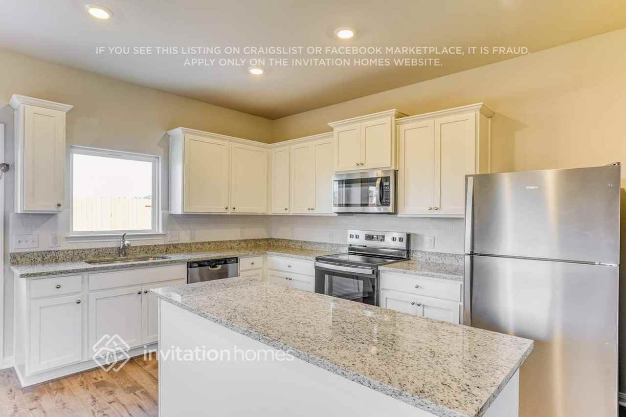 8211 Burnt Orchid Dr - Photo 6 of 17