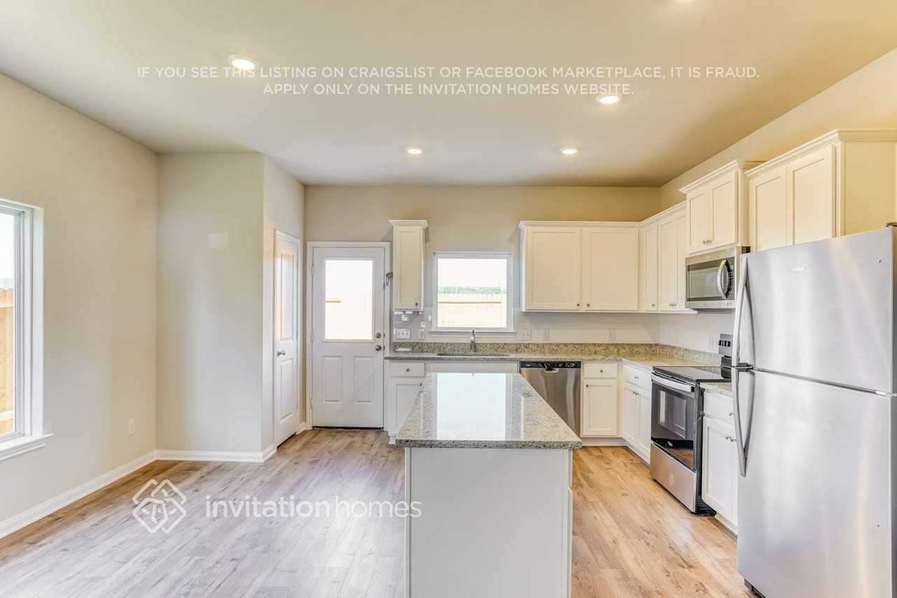 8211 Burnt Orchid Dr - Photo 7 of 17