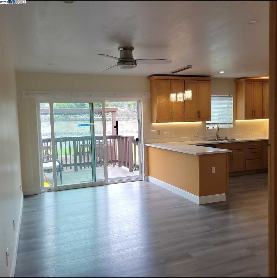 824 Humboldt St - Photo 2 of 21